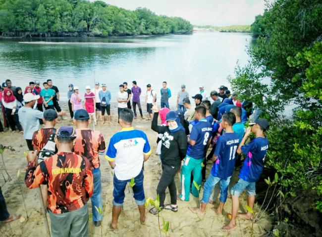 Bintan Resort Tanam 3.500 Bibit Bakau di Pantai Sebong